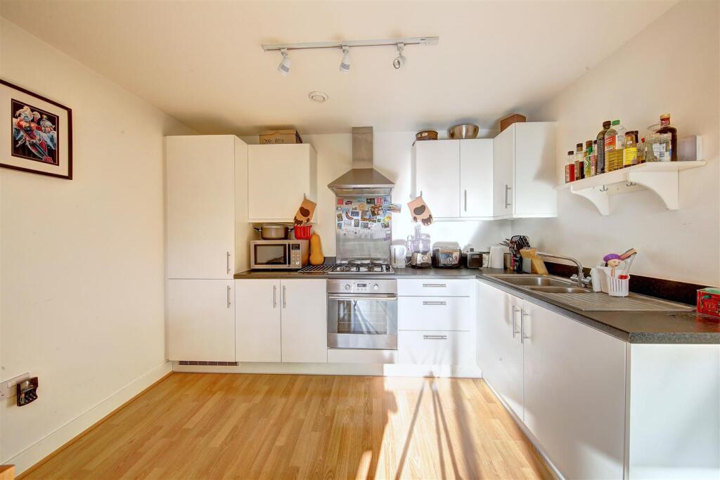 Apartment in London - View 3