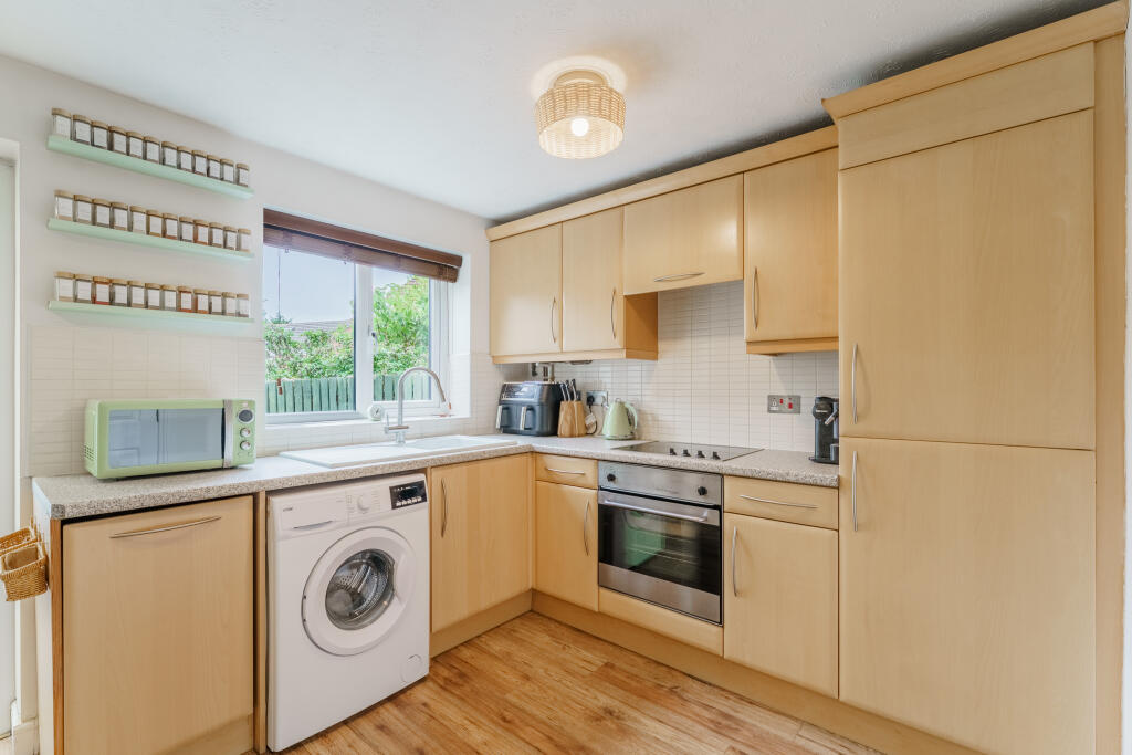 House in Wakefield, Townville, Airedale - More