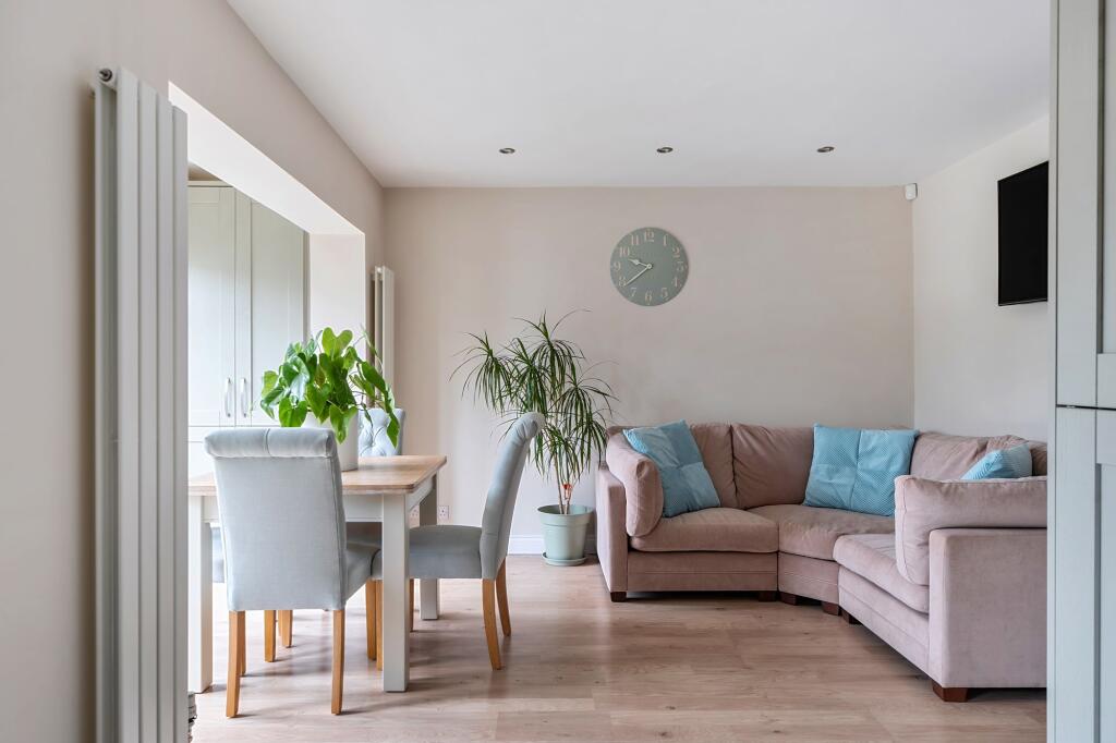Overdale, Ashtead, KT21 photo 3
