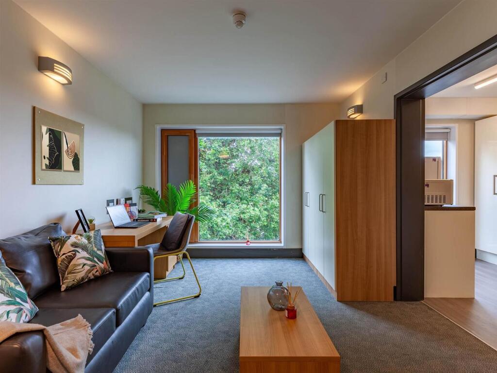 Apartment in Reading - View 2