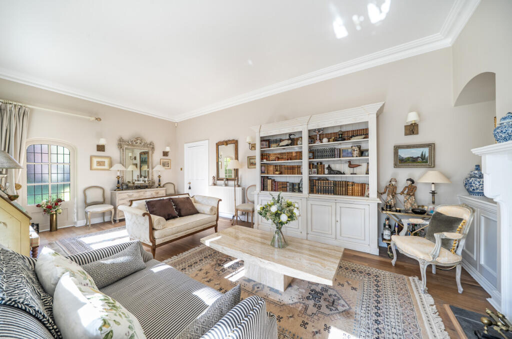 House in Woking, Surrey - View 2