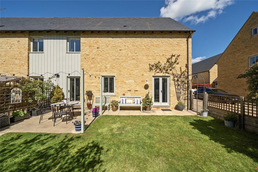 House in Silverstone, West Northamptonshire - More