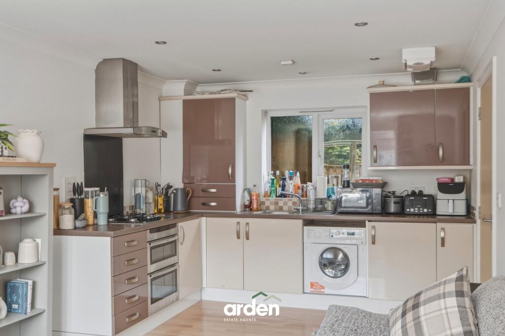 Apartment in Worcester, Worcestershire - View 3