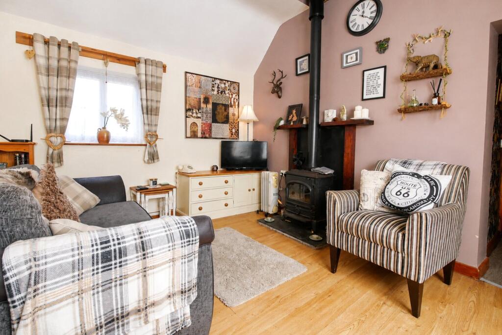 House in East Lindsey, Sutton le Marsh, Mablethorpe and Sutton - View 3