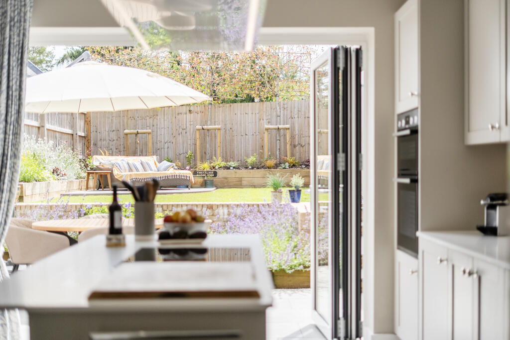 Thames View, Blunsdon, Swindon, SN26 photo 2