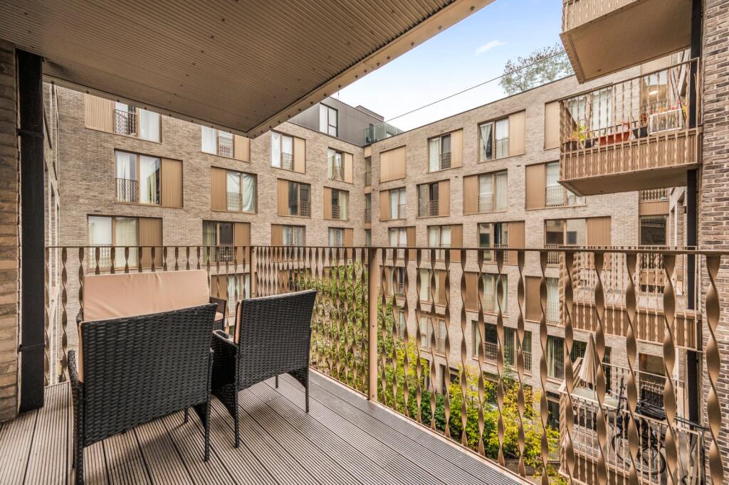 Apartment in London - More