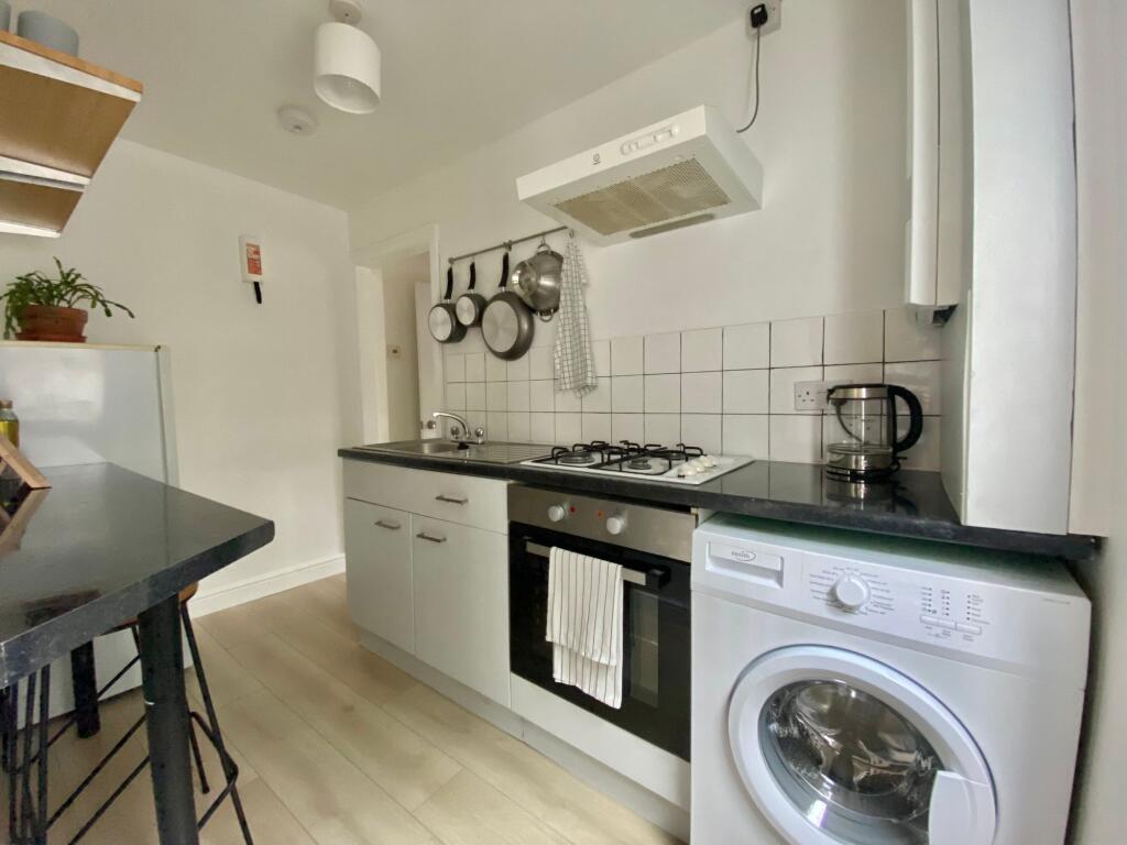 Apartment in Cardiff, Adamsdown - View 4