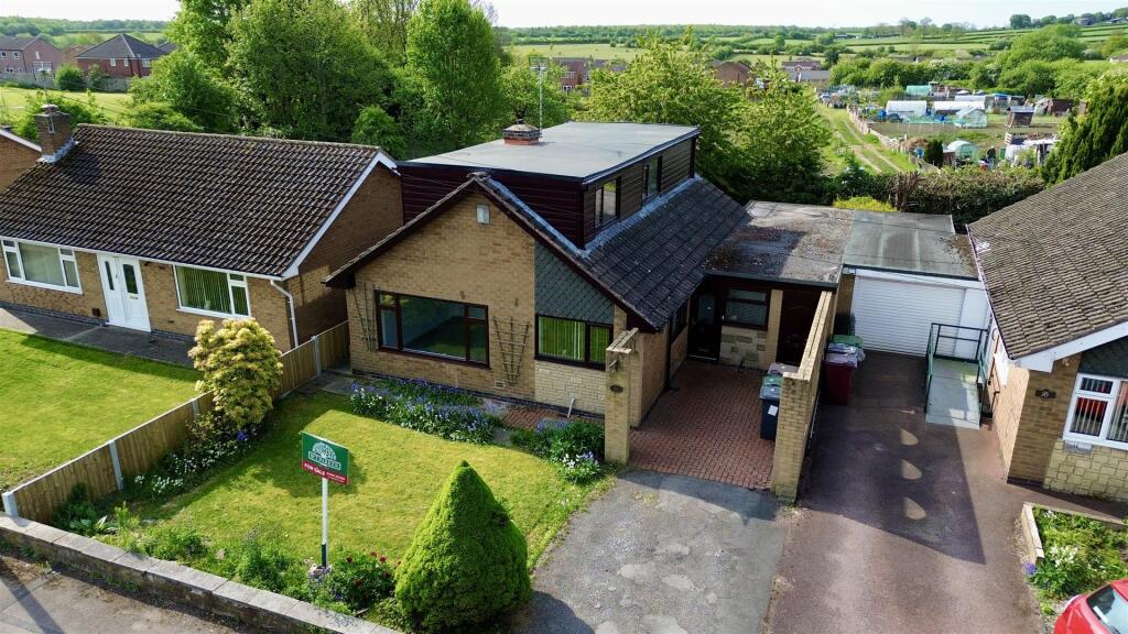 Carlton Close, Danesmoor, Chesterfield, S45 9RP photo 2