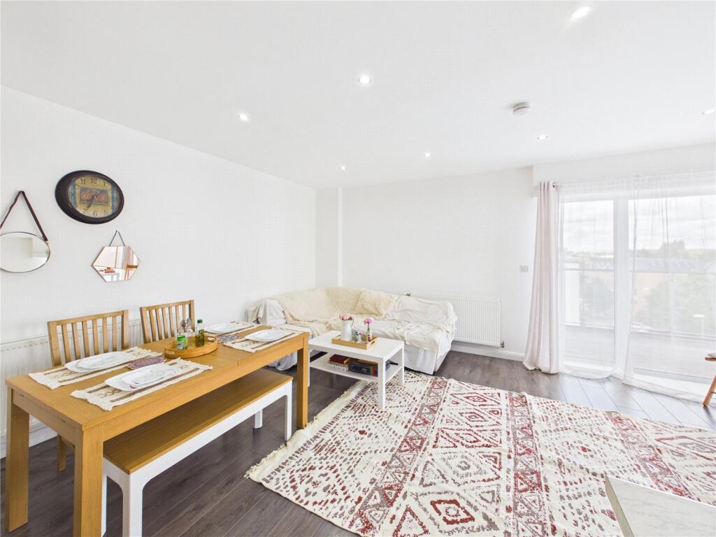 Thornbury Way, Walthamstow, E17 - View 5