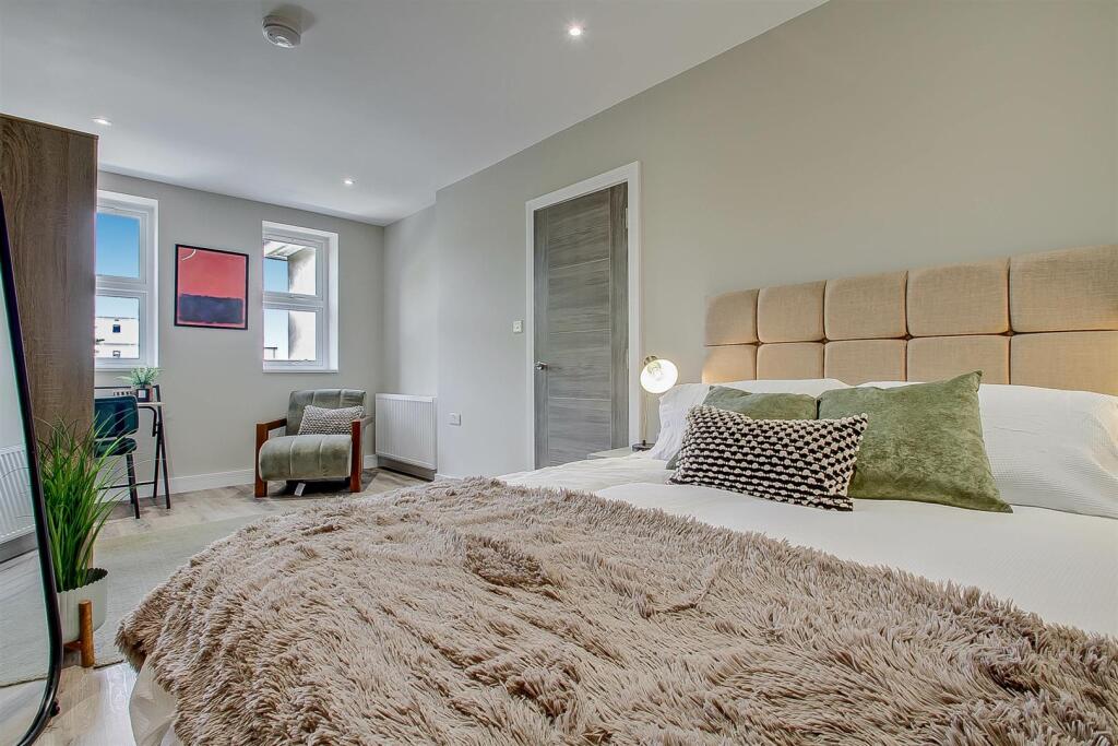 Beaconsfield Road, London, N11 - View 4
