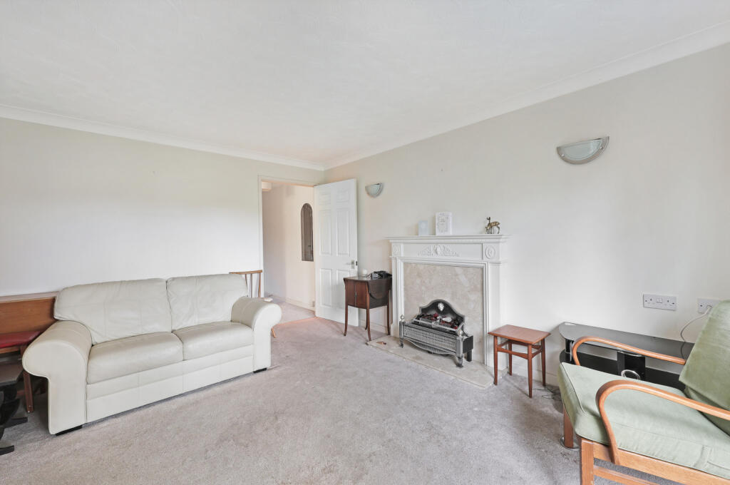 High Road, Loughton, Essex, IG10 photo 3