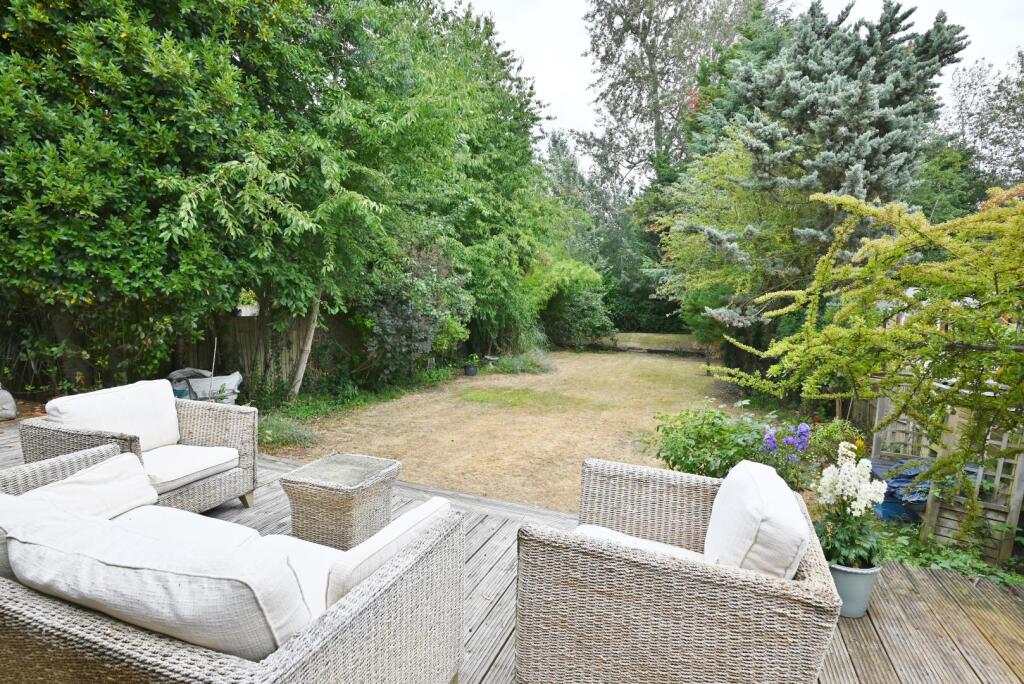 House in Sunbury-on-Thames, Surrey - View 4