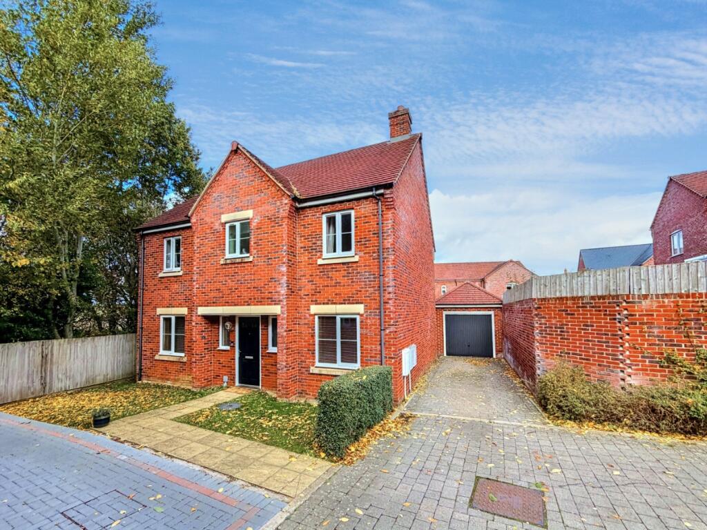 Main image of property: 5 Cottesbrooke Close, Daventry, NN11 8BF