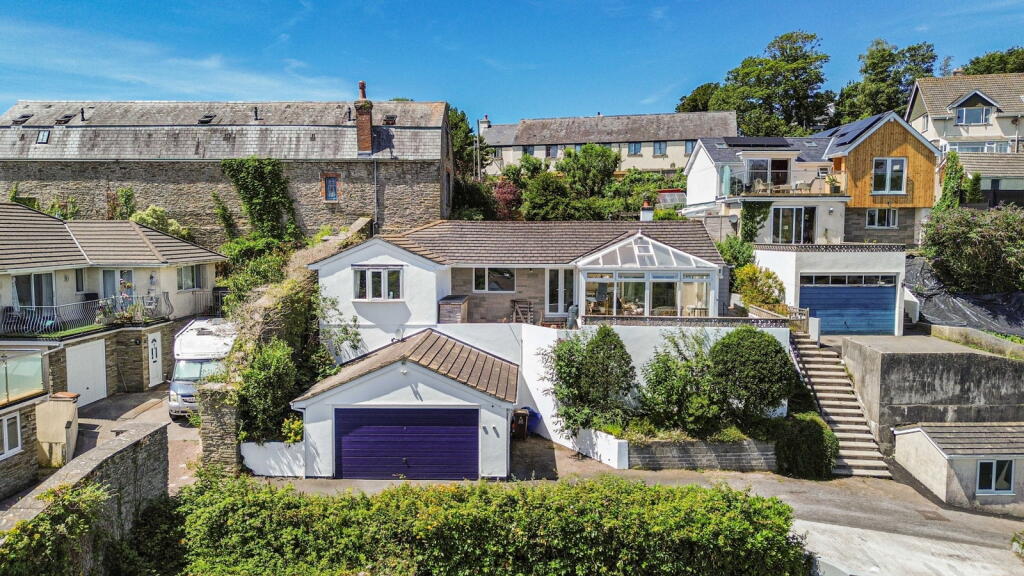 Main image of property: Manor Gardens, Manor Park, Kingsbridge, TQ7 1BJ