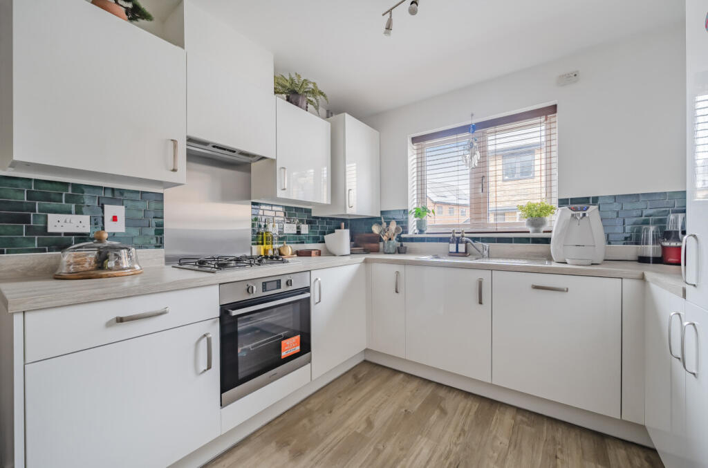 Blacksmiths Way, Arborfield Green, Reading photo 2