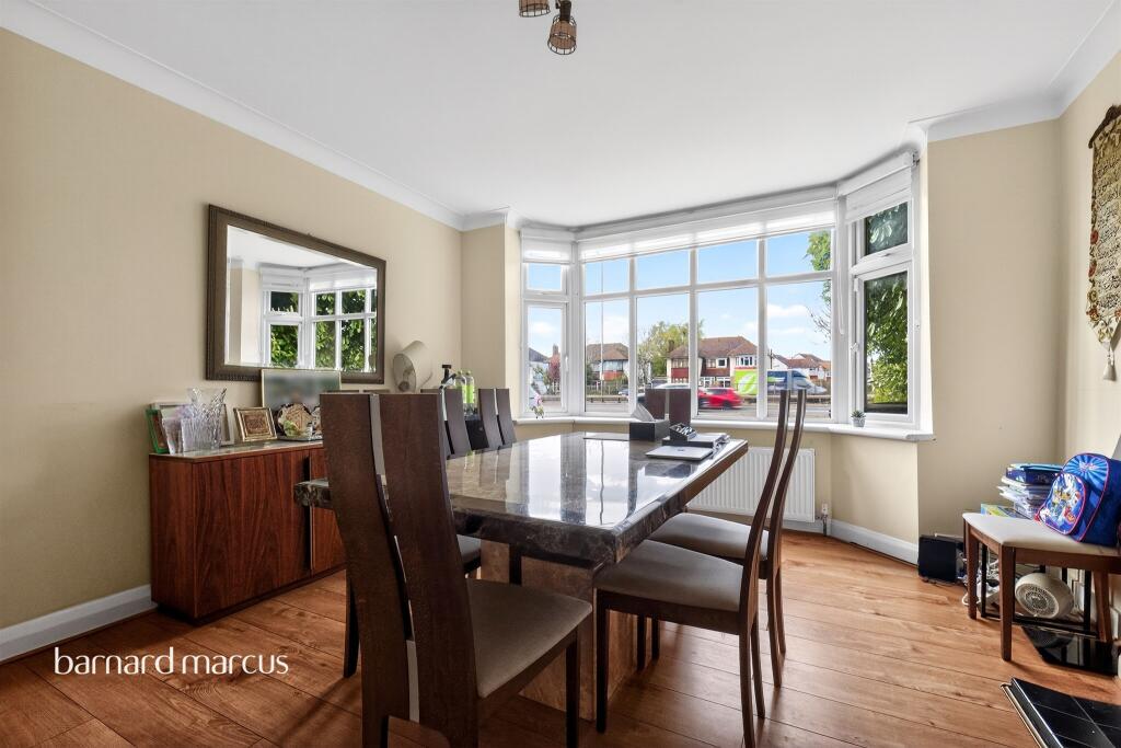 House in London, Royal Borough of Kingston upon Thames - More
