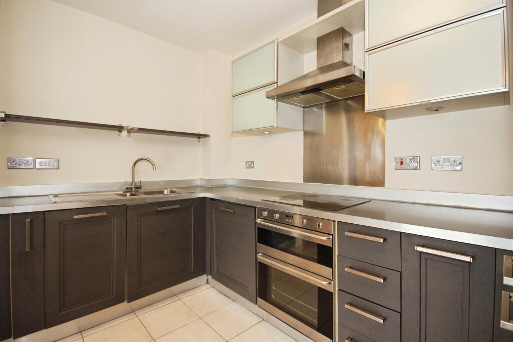 Apartment in Warwick - More
