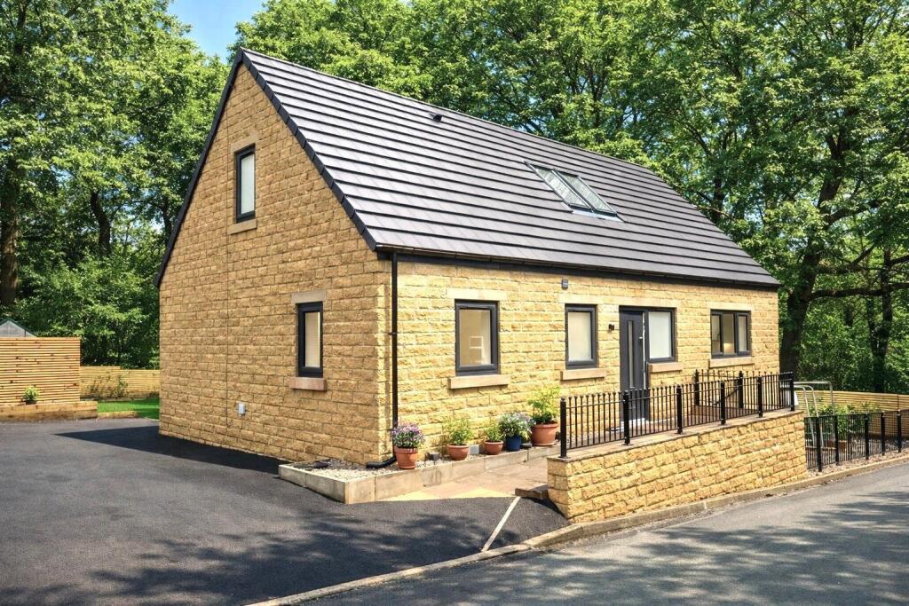 Wood View Lodge, Woodlands Avenue, Thongsbridge, Holmfirth photo 4