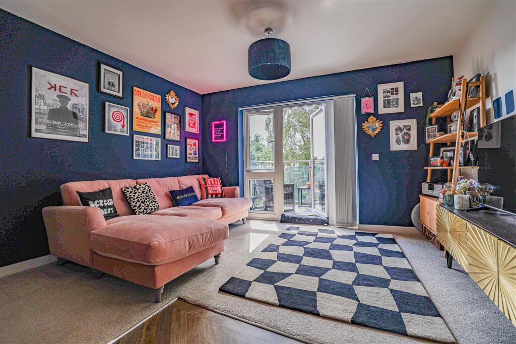 Frogmore Road, Hemel Hempstead, HP3 - More
