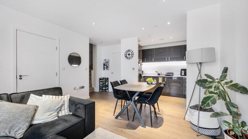 Heartwell Avenue, E16 1RW photo 4