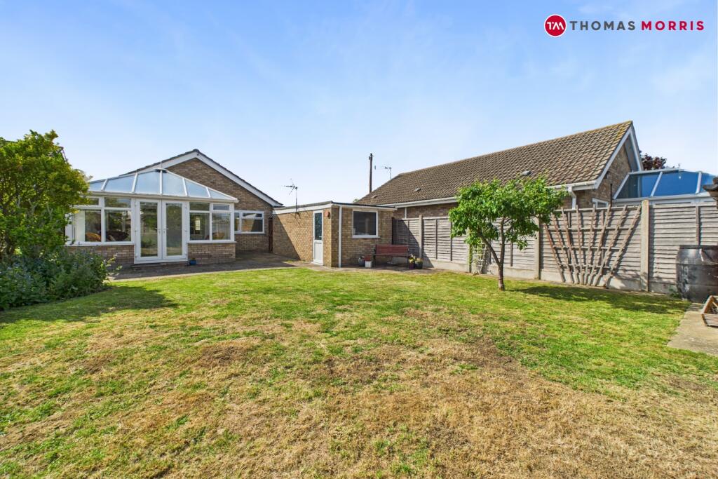 3-bed bungalow on Meadow Way, Earith, Huntingdon, Cambridgeshire, PE28, £325,000