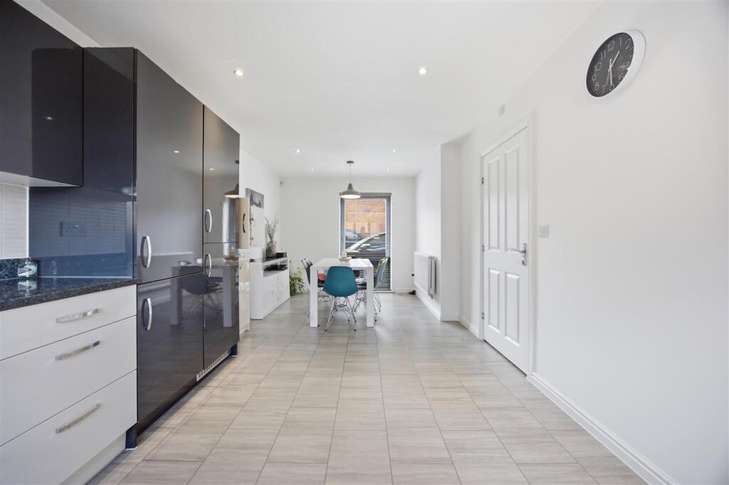 House in London, Cowley - View 5