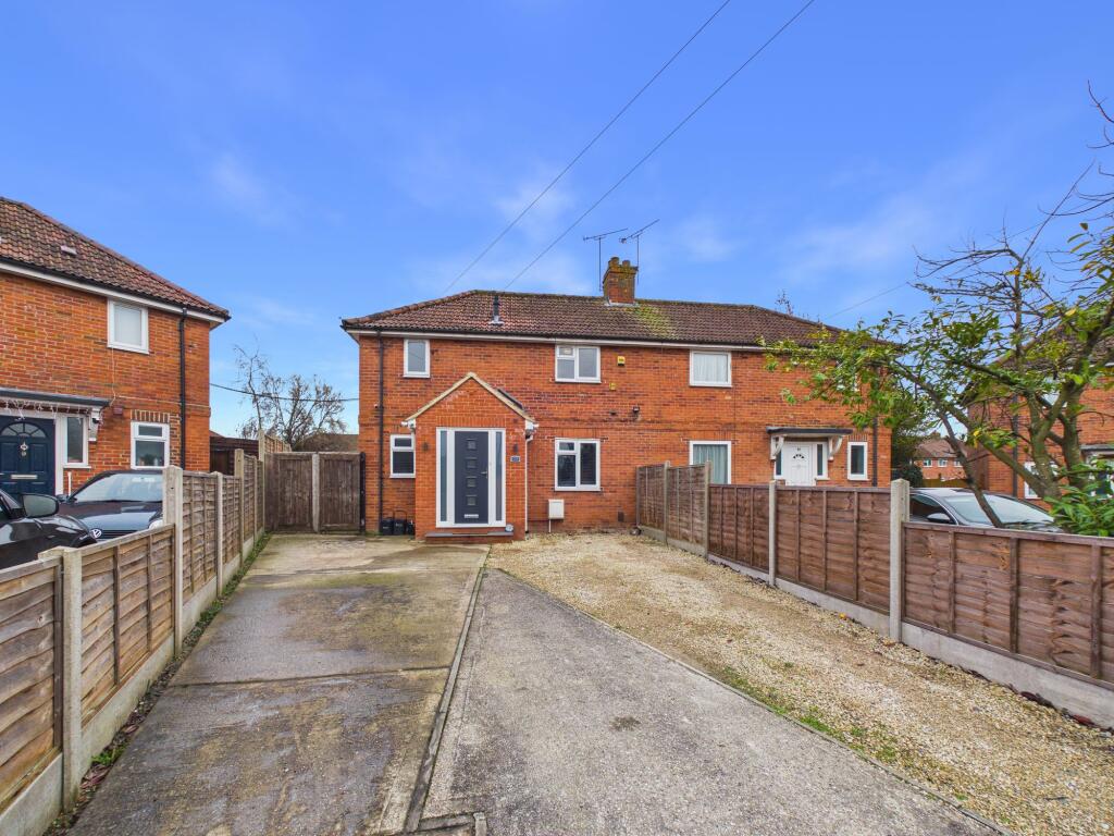 2-bed semi-detached on Brent Gardens, Reading, RG2, £375,000