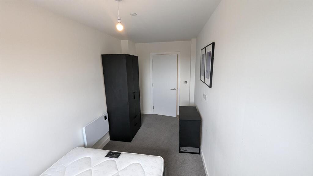 Apartment in Manchester, Old Trafford - View 5