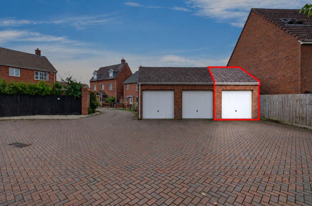 House in Northampton - View 3
