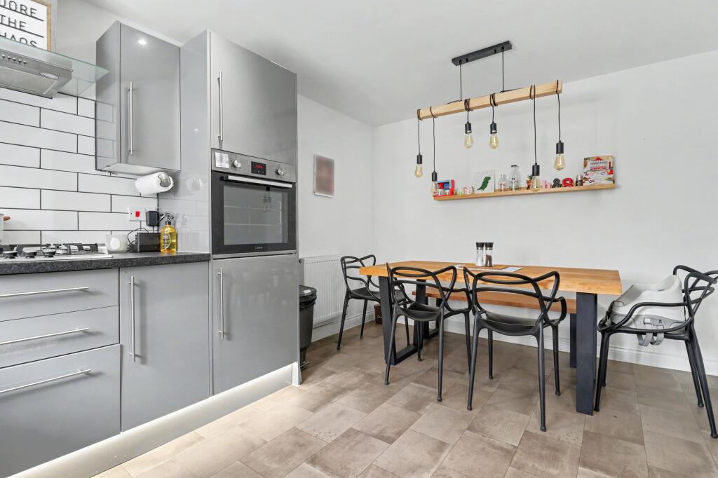 House in Southampton - More
