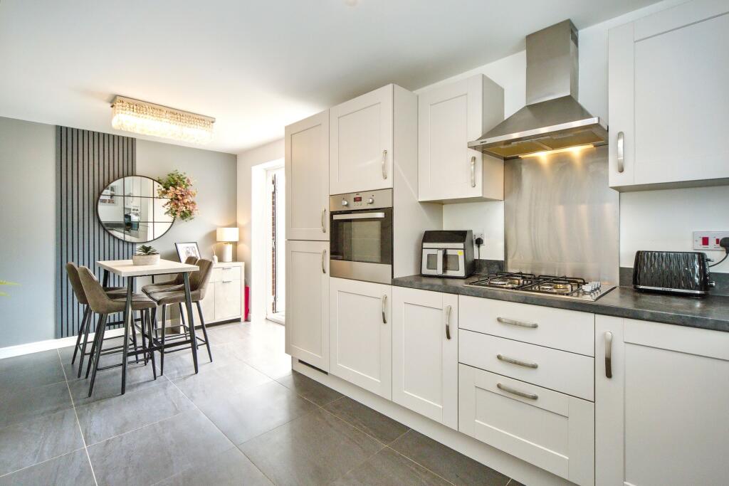 House in Wigan, Rose Hill, Ashton-in-Makerfield - More