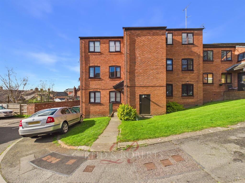 Apartment in Mold - View 2
