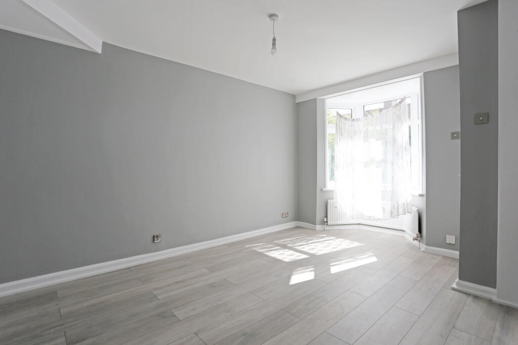House in Romford - More