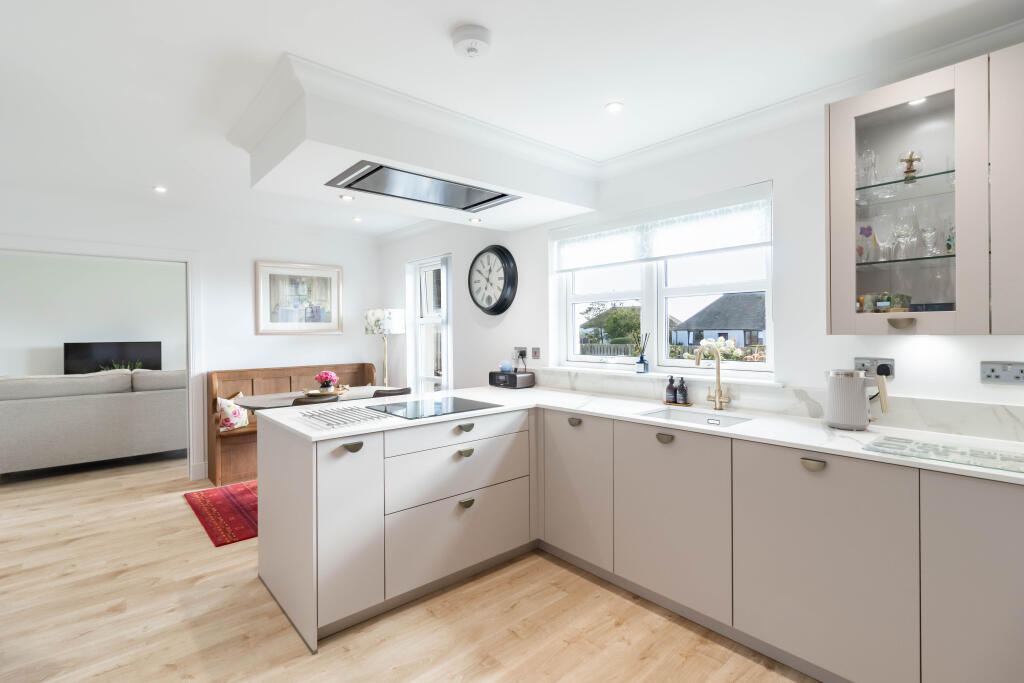 House in Dundee - More