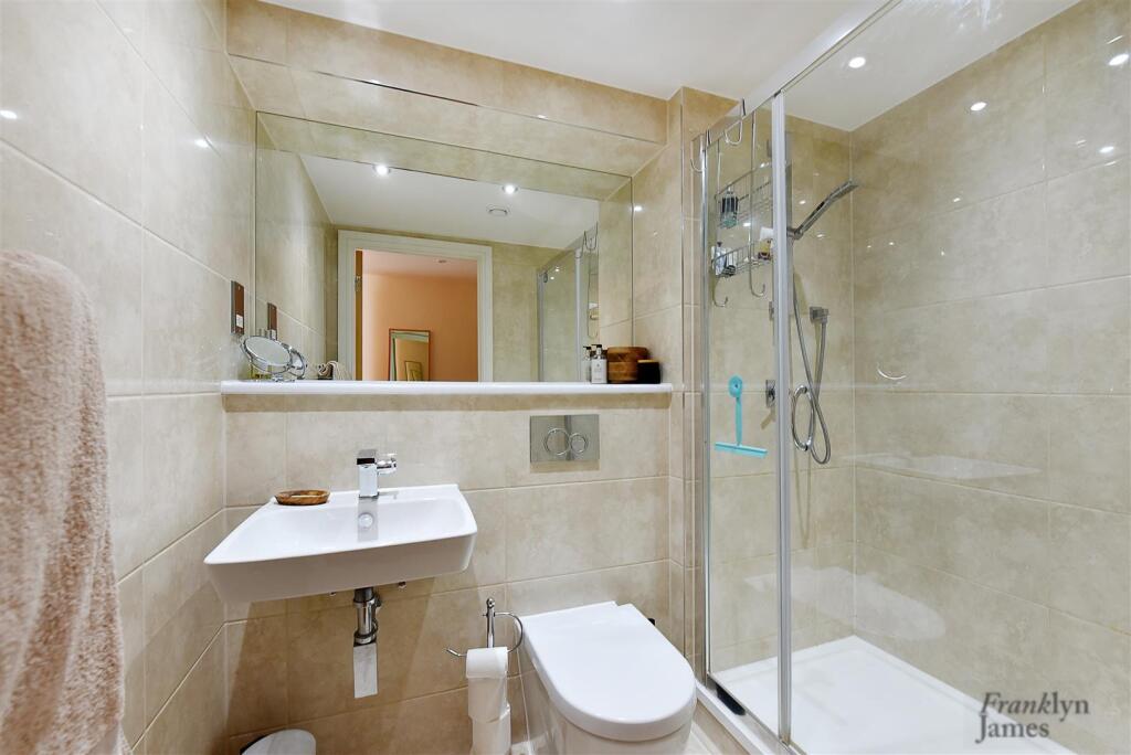 Apartment in London, Canary Gateway, Limehouse - More