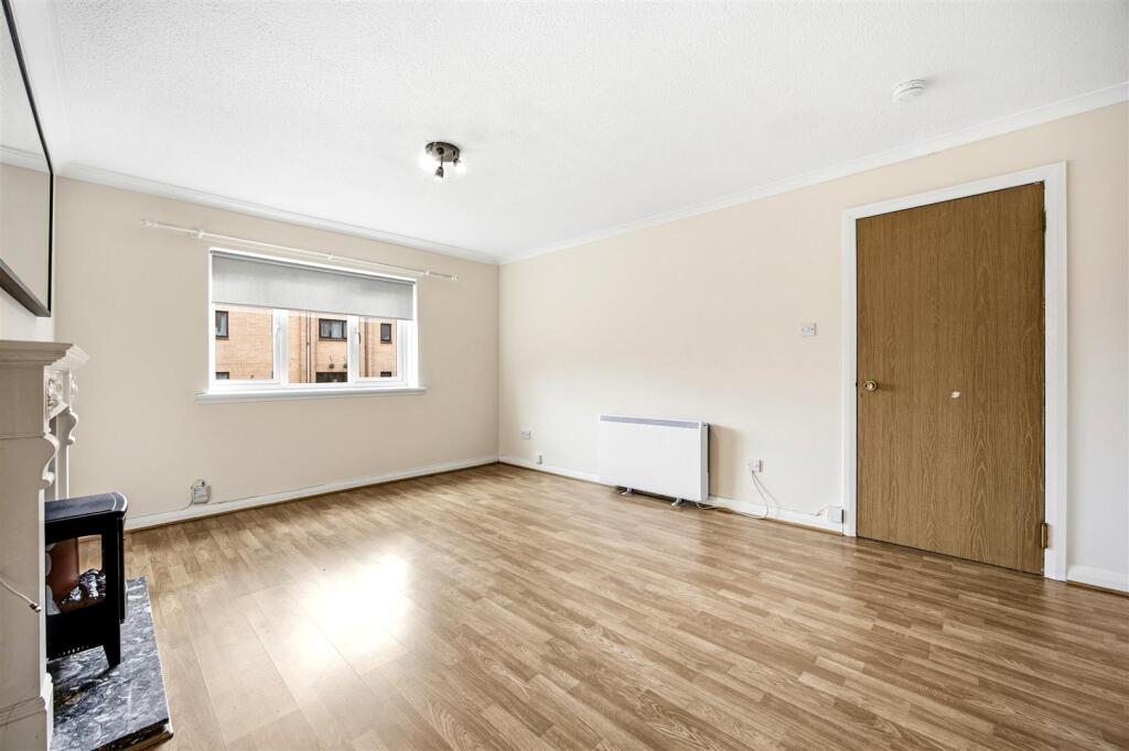 Apartment in Glasgow, East Dunbartonshire - More