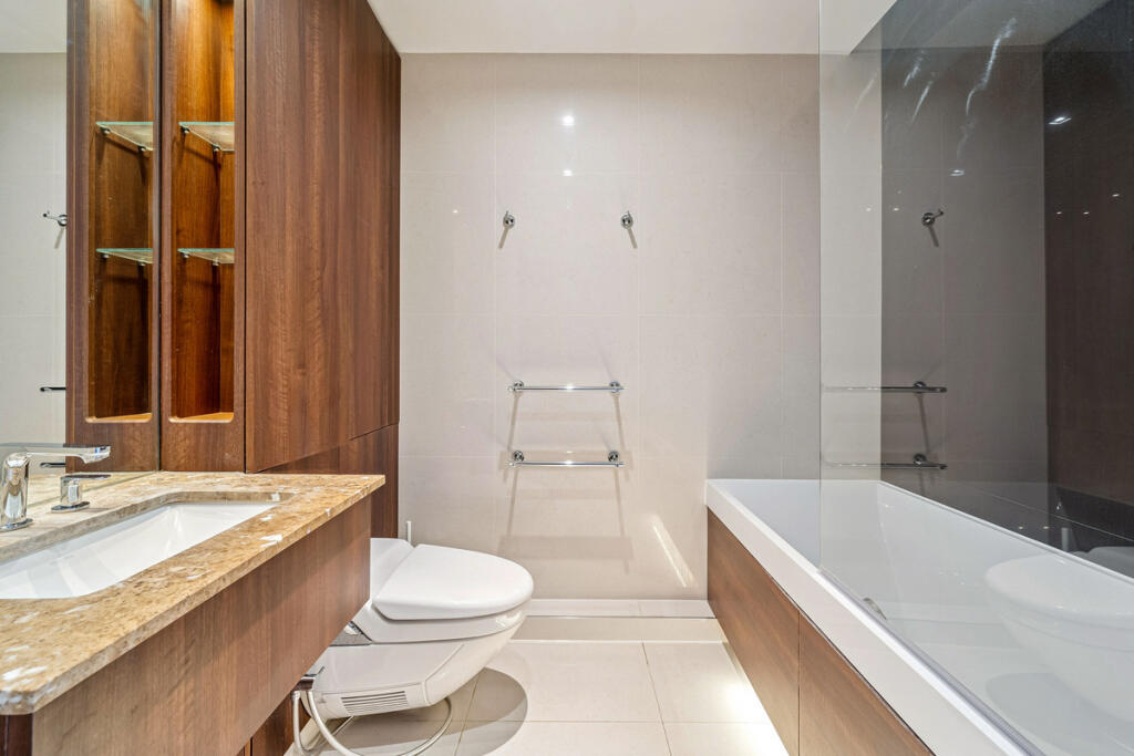 Apartment in London, Dickens Yard, Park Royal - More