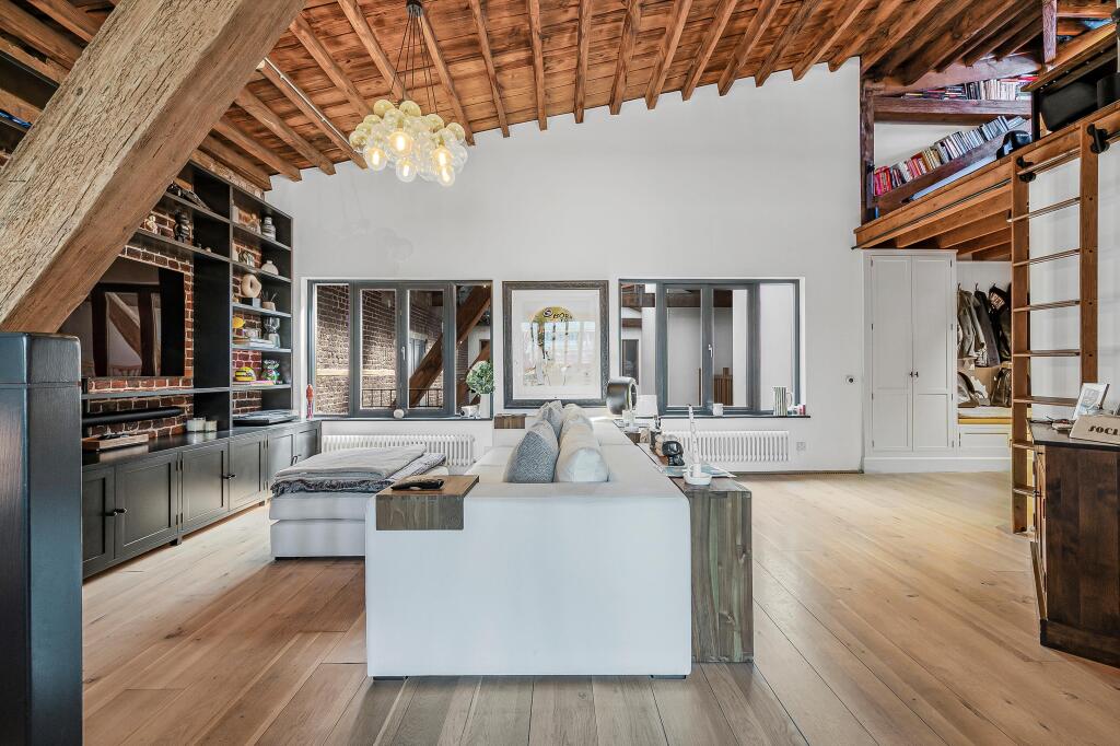 Main image of property: Port East Apartments, Hertsmere Road, London, E14