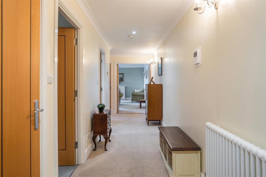 Apartment in Cheltenham, Sandford, Montpellier - More