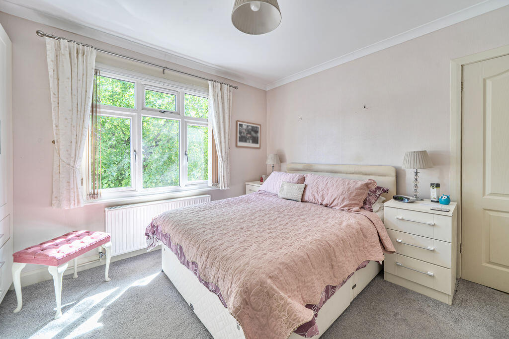 Leon Avenue, Bletchley, Milton Keynes - More