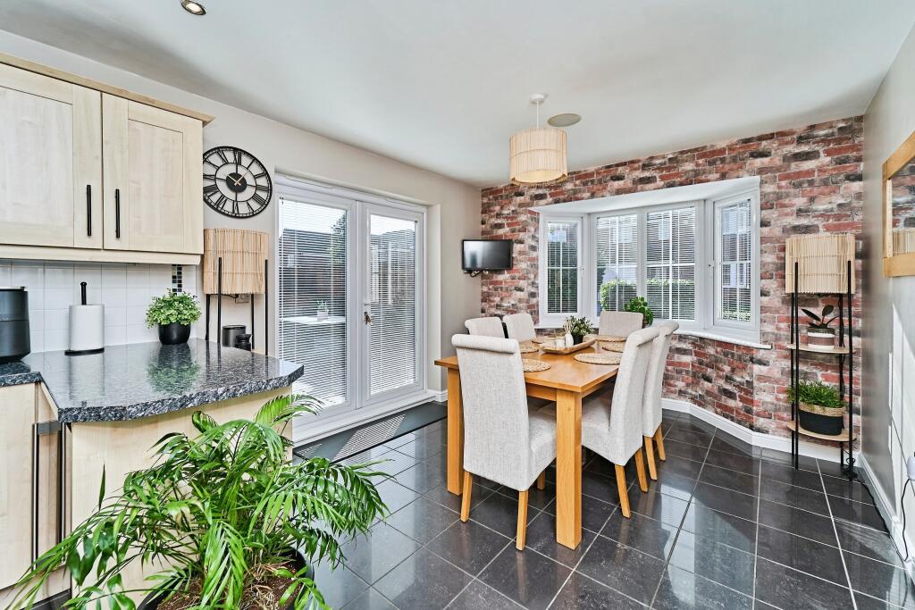 House in Sandwell, West Midlands - More