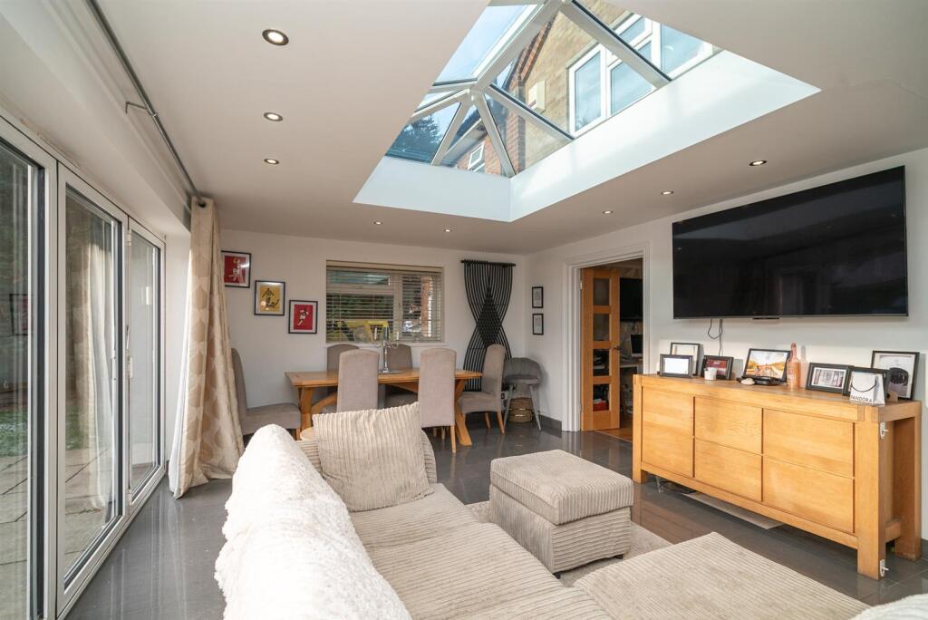 Richardson Close, London Colney, St. Albans photo 3