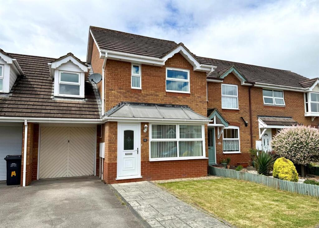 3-bed semi-detached on Priory Gardens, Burnham-On-Sea, £299,950