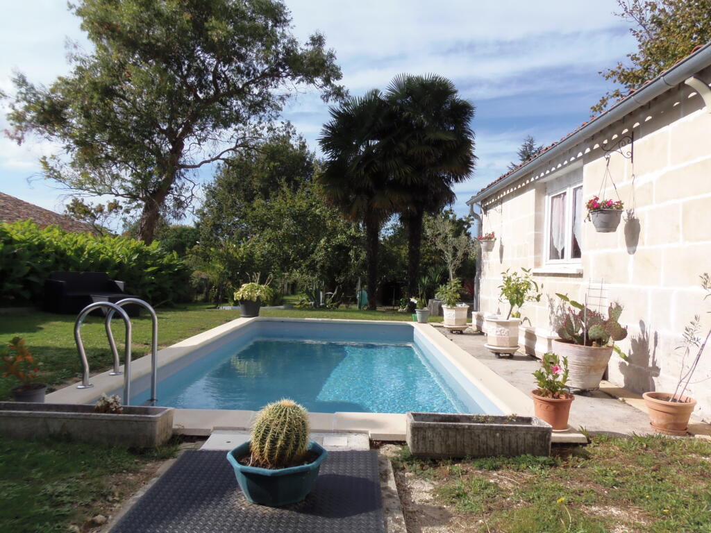 Main image of property: 17120 floirac