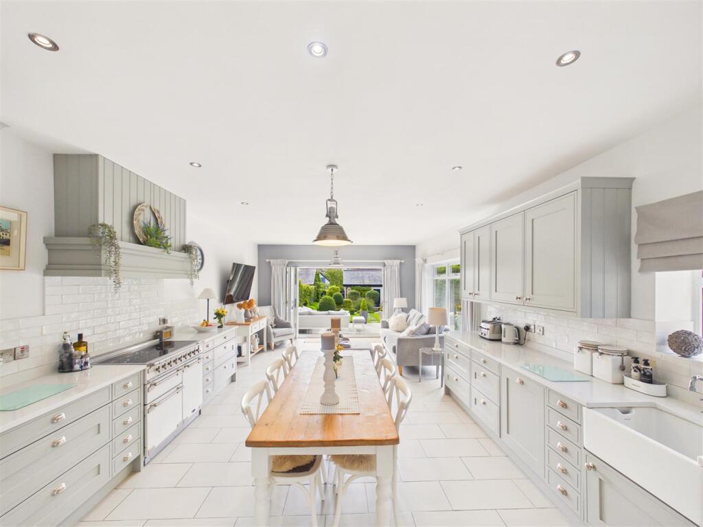 House in Hessle, South Field, East Riding of Yorkshire - View 2