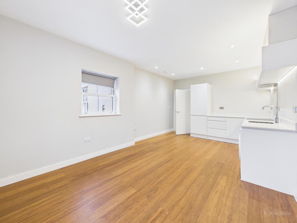 Apartment in Hemel Hempstead - View 5