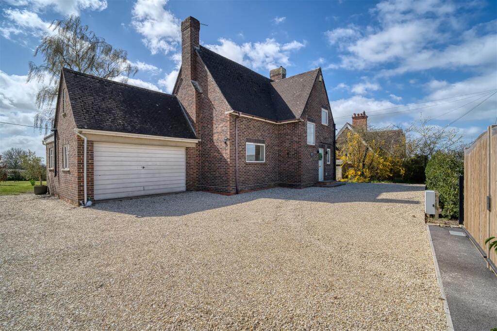 Main image of property: Long Cross, Shaftesbury
