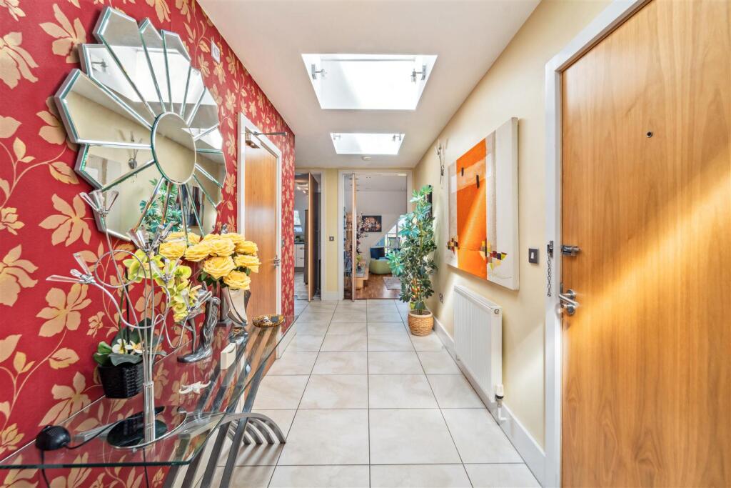 The Penthouse, Serenity, Moss Lane, Sale photo 4