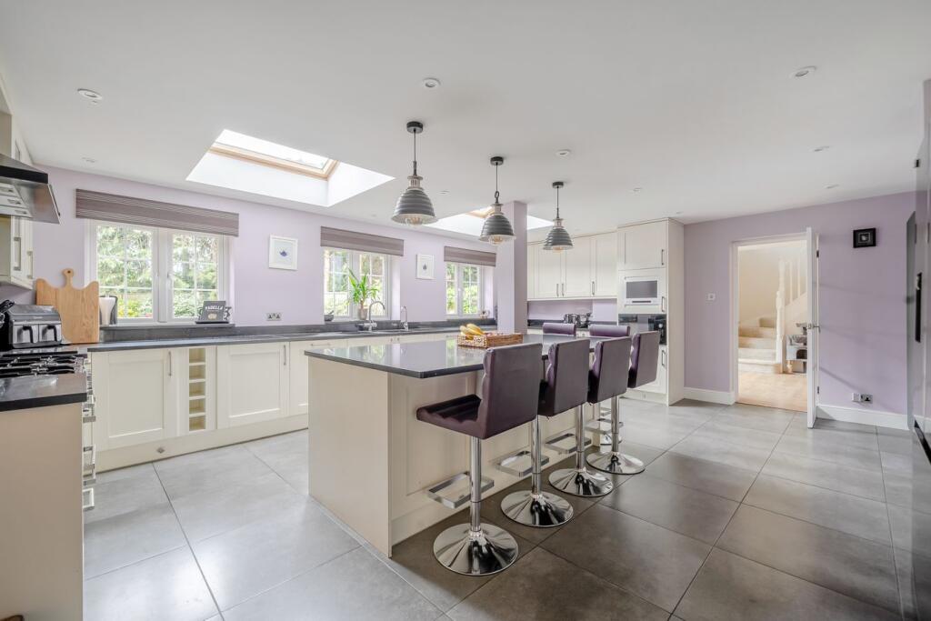 House in Surrey Heath, Old Dean - More