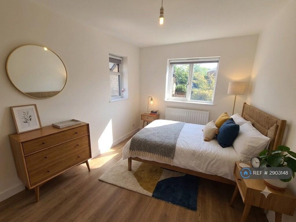 House in Bromley - View 2